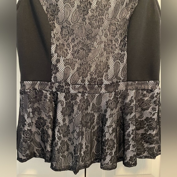 Lace peplum top - Picture 2 of 7